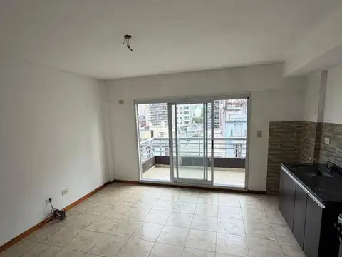 Departamento Dos Ambientes en Alquiler Sobre Av Rivadavia