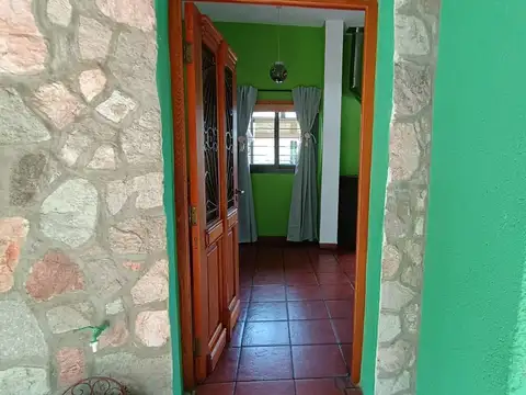 Casa 6 ambientes con 2 baños
