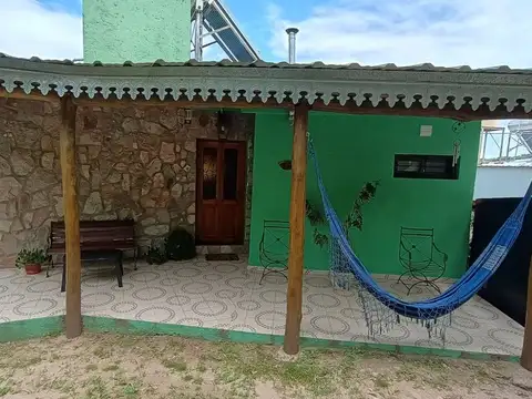 VENTA DE CASA O DOS DEPARTAMENTOS EN RIO CEBALLOS