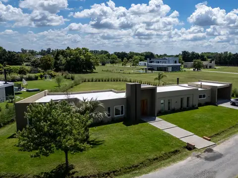 casa a estrenar de 5 ambientes en venta en club de campo Haras San Pablo lote 281