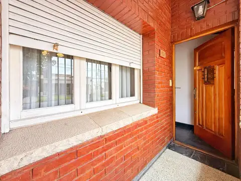Casa 4 ambientes con 1 baño