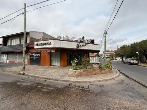 Venta de casa con local comercial