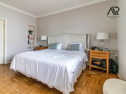 Apartamento en venta c/ cochera en Punta Carretas