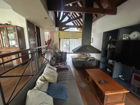 Casa 6 ambientes con 3 baños