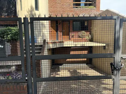 Casa 6 ambientes con 3 baños