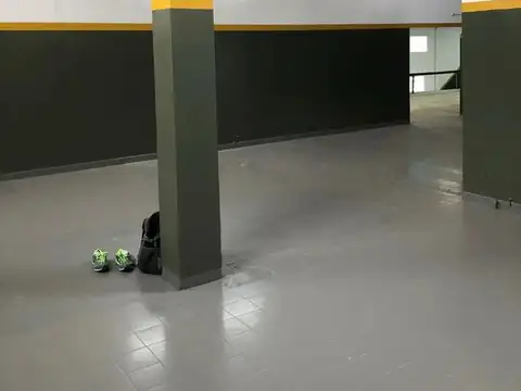 Galpón con entrada para camiones en VENTA -Parque Patricios-