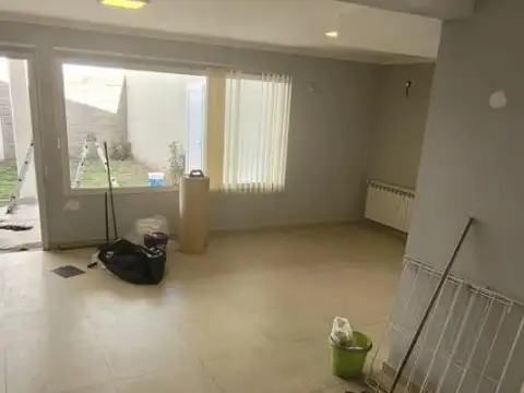 Depto Tipo Casa en Alquiler de 4 dormitorios