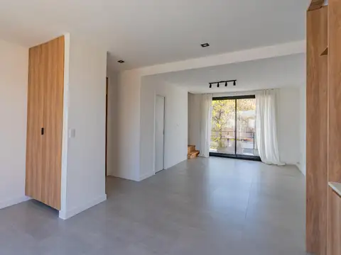 Depto Tipo Casa en Venta con 1 cocheras
