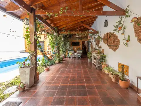 Dueño Vende Casa Lote Propio En Villa Del Parque / Devoto Con Pileta Jardin Y 2 Cocheras Sin Comision Consute Por Posible Permuta