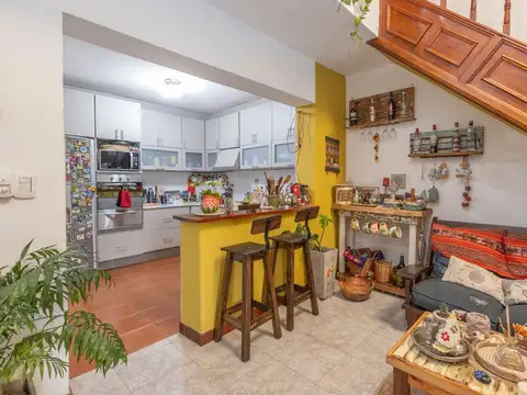 Casa 5 ambientes con 2 baños