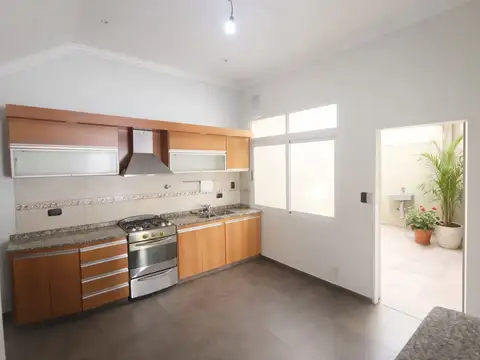 Casa en venta lote 8,66 metros x 8.75 metros, tres plazas Liniers