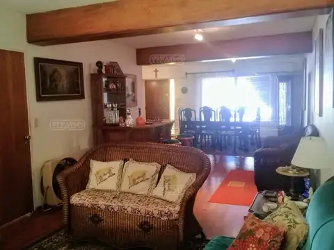 Casa 6 ambientes con 5 baños