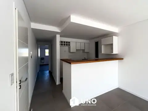 Mendoza y Ov. Lagos - Amplio Dpto de 1 Dormitorio Externo. Cochera disponible.