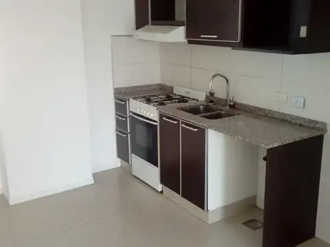 Departamento en Alquiler en Villa Ballester, $ 850.000