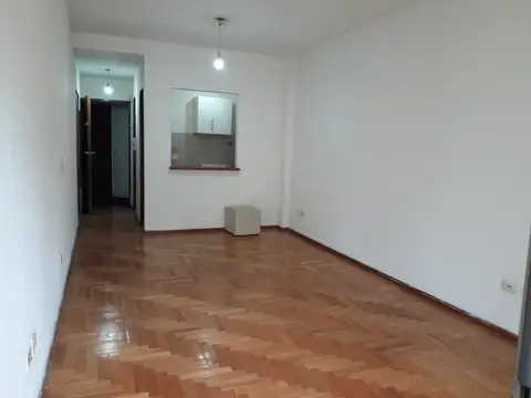 Monoambiente al cfte,  Balcon, super lumionoso, cocina separada, baño completo VER VIDEO
