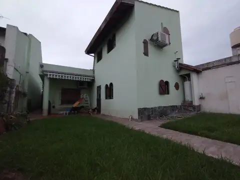 Casa en Villa Club con parque y pileta