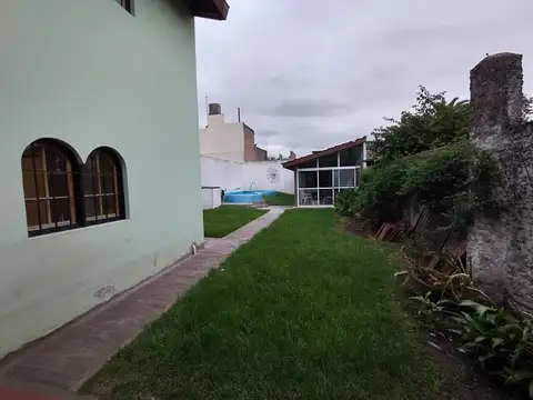 Casa en Villa Club con parque y pileta