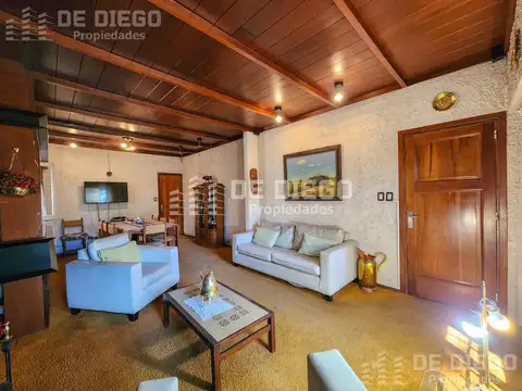 Casa 5 ambientes con 2 baños