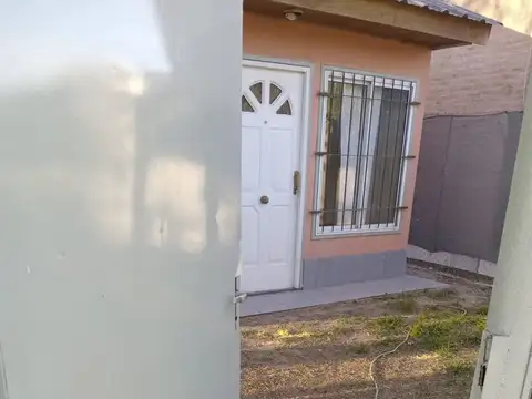 Casa 2 ambientes con 1 baño