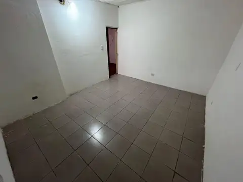 Depto Tipo Casa en Alquiler en Jose Leon Suarez, $ 360.000