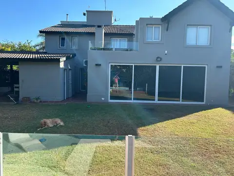 Alquilo Casa Amoblada en Country La Reserva, 4 Dorm. Jacuzzi y Pileta.