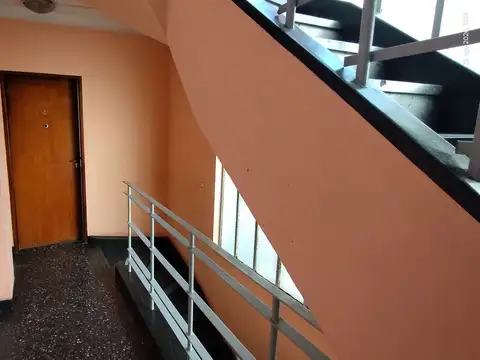 DEPTO. EN VENTA 3 AMB. (AMPLIOS)  EN LANUS O.