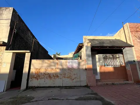 CASA CON GALPÓN Y PATIO EN CAMPANA CENTRO