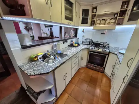 Casa 5 ambientes con 2 baños