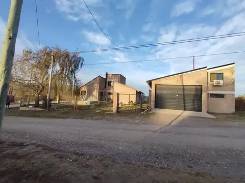 Casa 8 ambientes con 3 baños