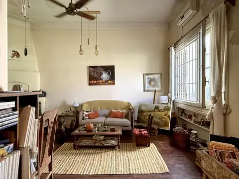 Casa en Venta de 2 Plantas, Con Jardín y Cochera - La Lucila, Vicente López