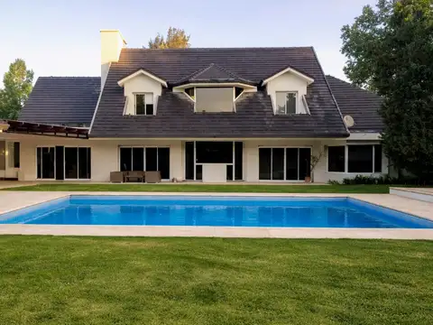 Casa en Venta en Countries y Barrios Cerrados en Funes, Rosario