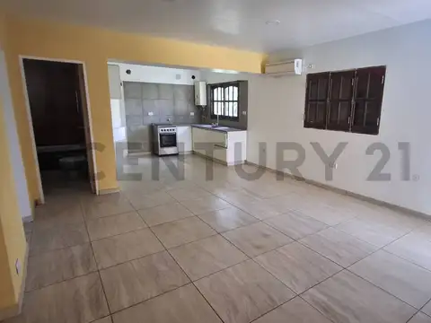 Casa en Alquiler con 4 cocheras