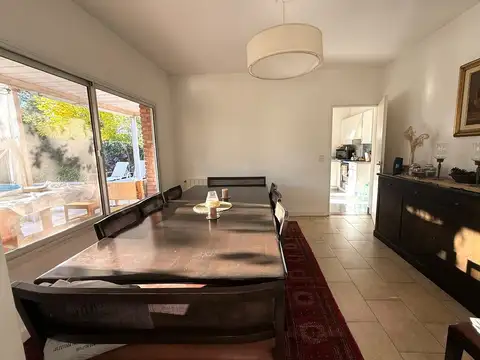 Casa 5 ambientes con 4 baños