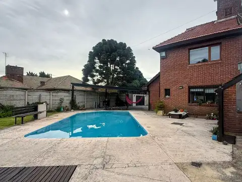 Venta Casa 5 amb en Caisamar c/ piscina y quincho