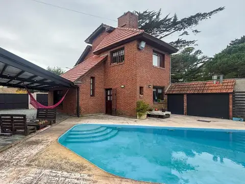 Venta Casa 5 amb en Caisamar c/ piscina y quincho