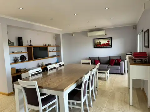 Departamento en Venta en Luis Guillon, USD 270.000