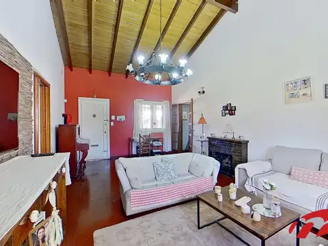 Casa 5 ambientes con 2 baños