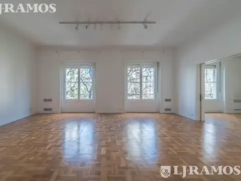 Departamento 8 ambientes con 3 baños