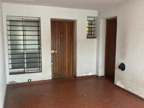 Casa en Alquiler con 1 cochera