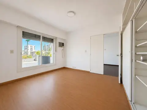 Alquiler Oficina con terraza · 150m2 total (100 m2 cubiertos) 5 ambientes 2 baños · Súper luminosa 