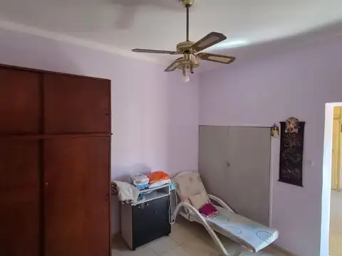 Casa 7 ambientes con 2 baños