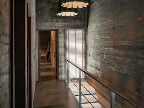 Casa en Alquiler con 2 cocheras