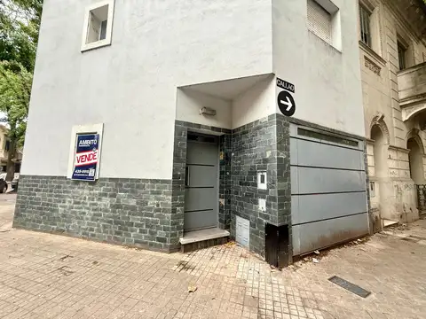 Venta Casa en esquina Callao 1400 Rosario. Cochera Patio y Terraza. Apta Credito Dos Dormitorios