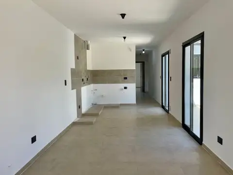 Casa en Alquiler con 2 cocheras