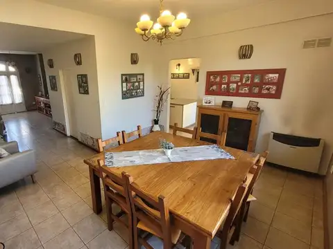 Casa en Venta con 2 cocheras