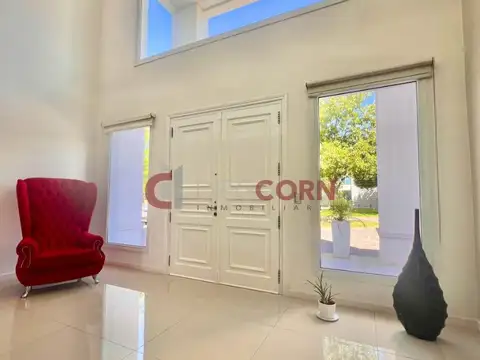 Casa 6 ambientes con 5 baños