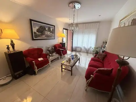 VENTA CASA 3 AMBIENTES CON PATIO PARRILLA Y COCHERA EN MARTINEZ EXCELENTE UBICACION