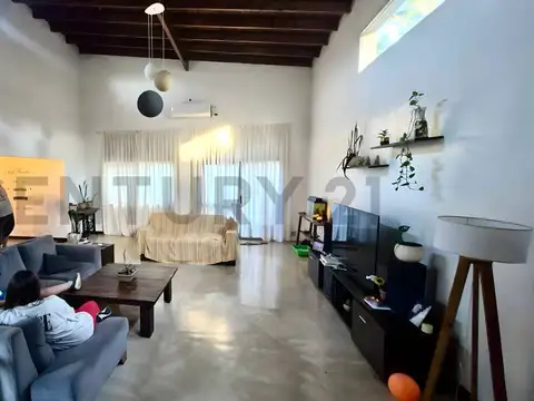 Casa 4 ambientes con 3 baños