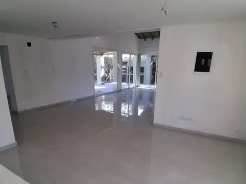Casa en Venta con 4 cocheras