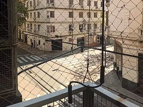 Av Hipólito Yrigoyen 2900 2º 3amb c balc Balvanera U$ 87.000